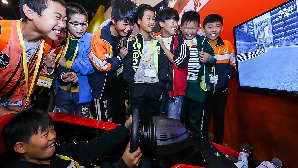 开云汽车环保马拉松汽车模型体验区